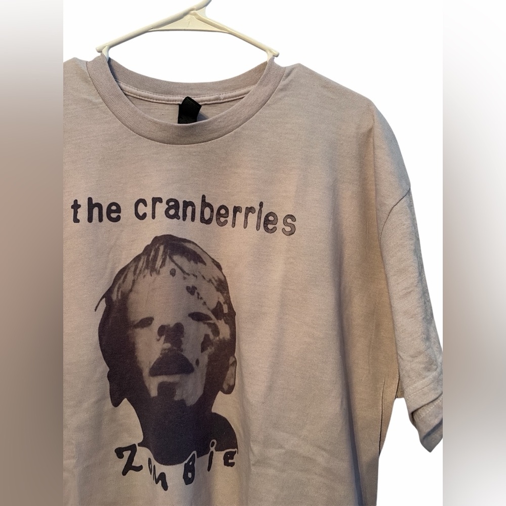 The Cranberries' "Zombie” Graphic T- Shirt Size XL New - Picture 2 of 3